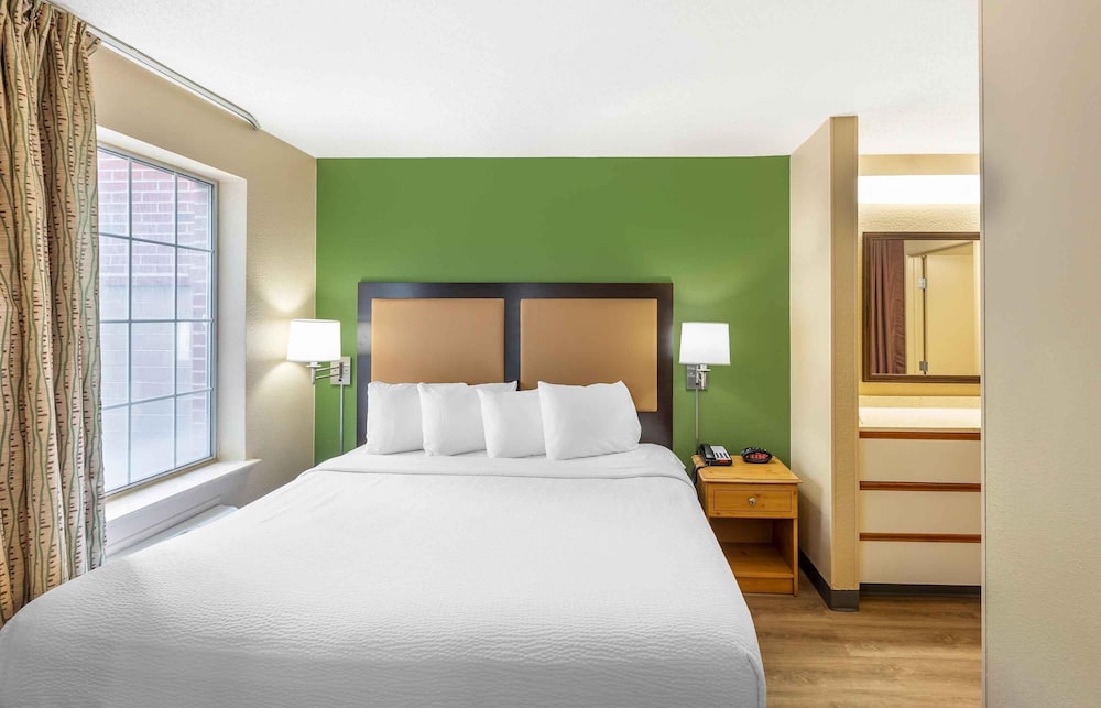 Studio 6 Extended Stay Milwaukee Brookfield WI 10/70