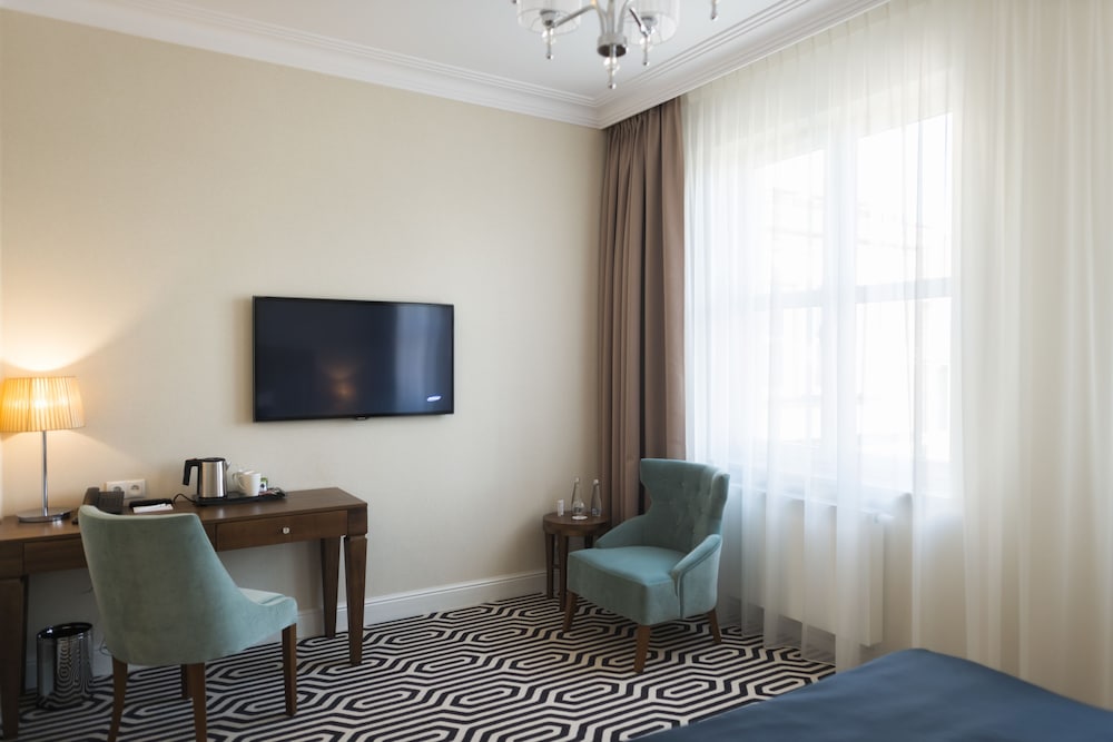 Royal Hotel and Spa 32/34