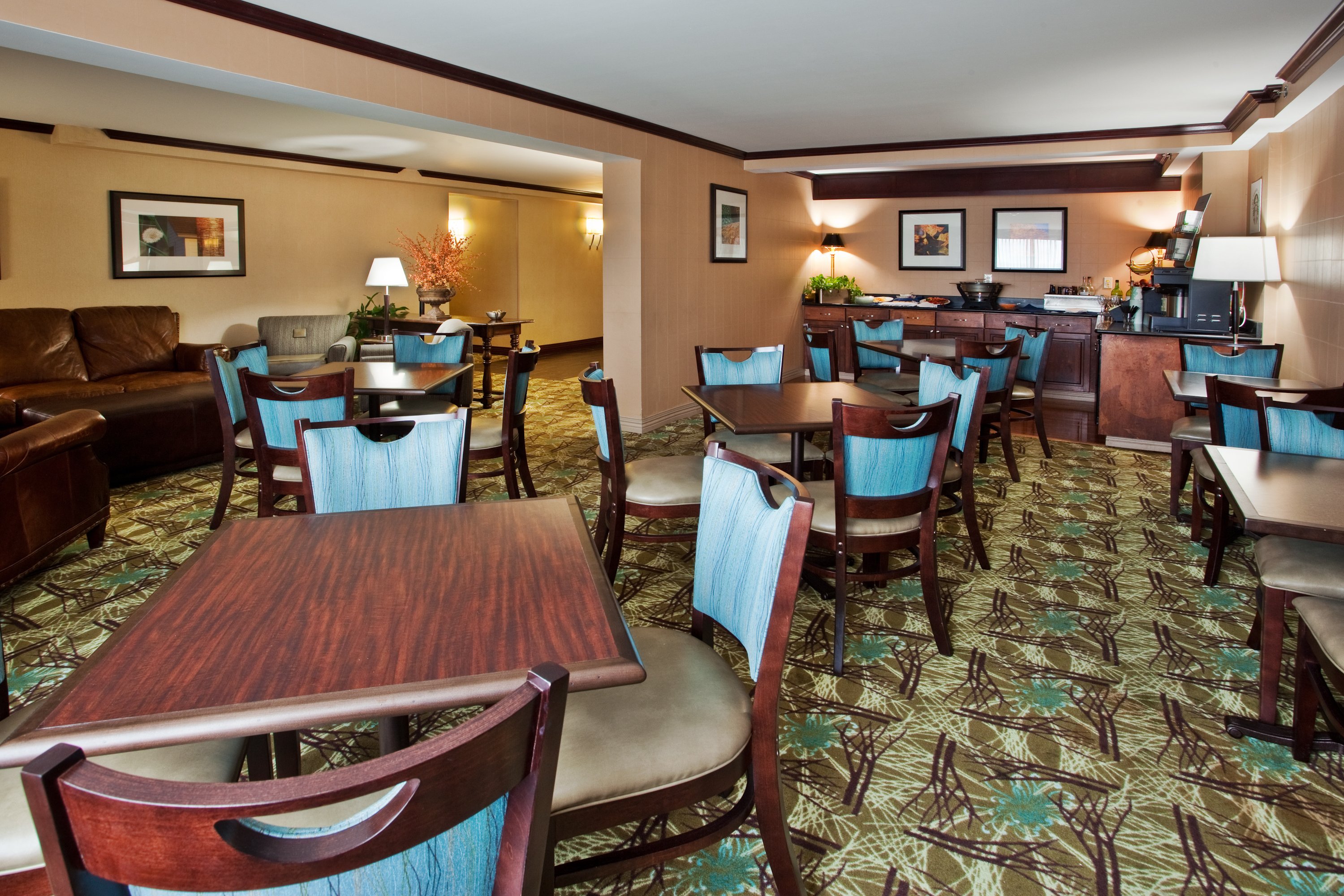 Ramada by Wyndham Cleveland Independence 37/56