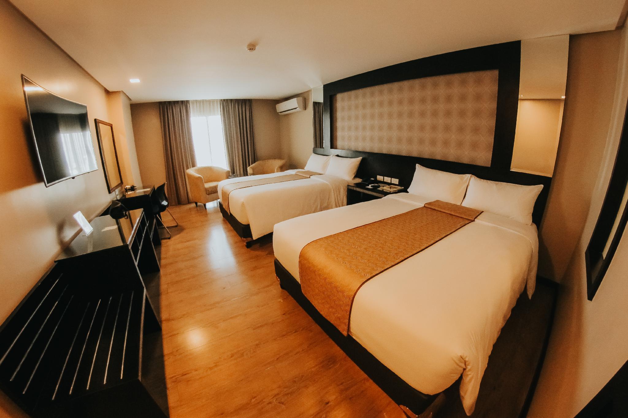 Superior, Twin Beds, West Wing