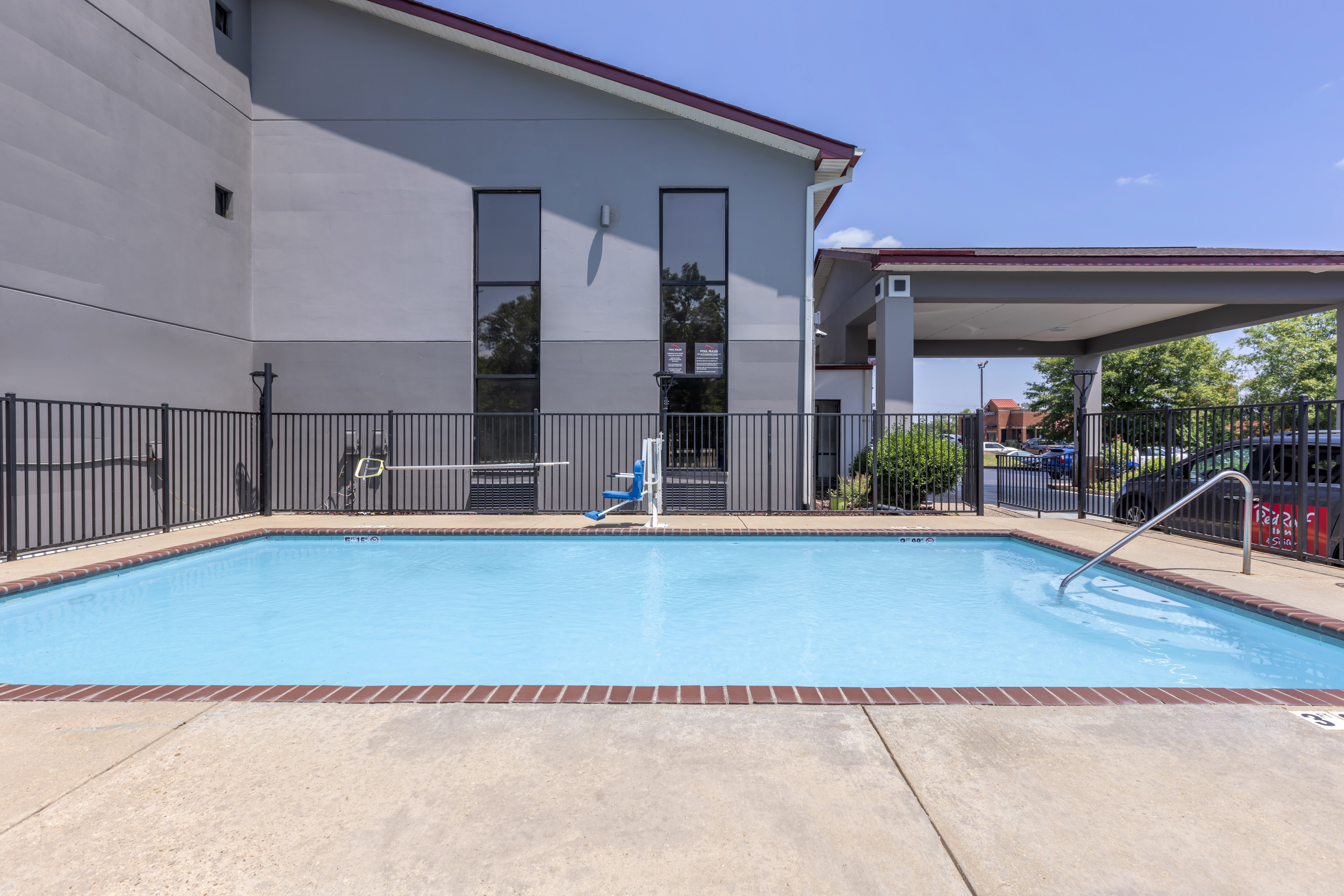 Red Roof Inn & Suites Clinton 19/37