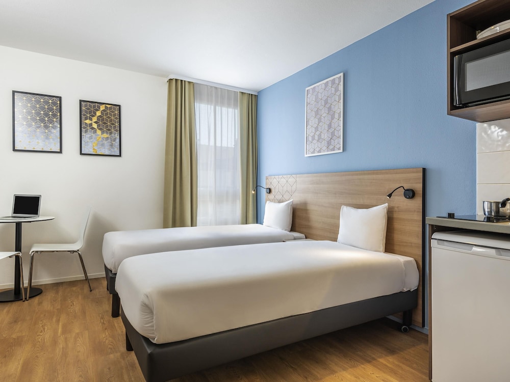 STUDIO, TWIN BEDS