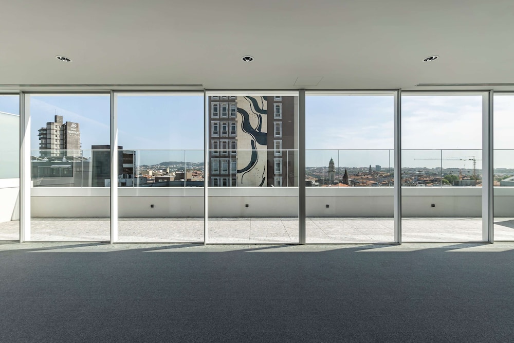 YOTEL Porto, Select by Hilton 25/48