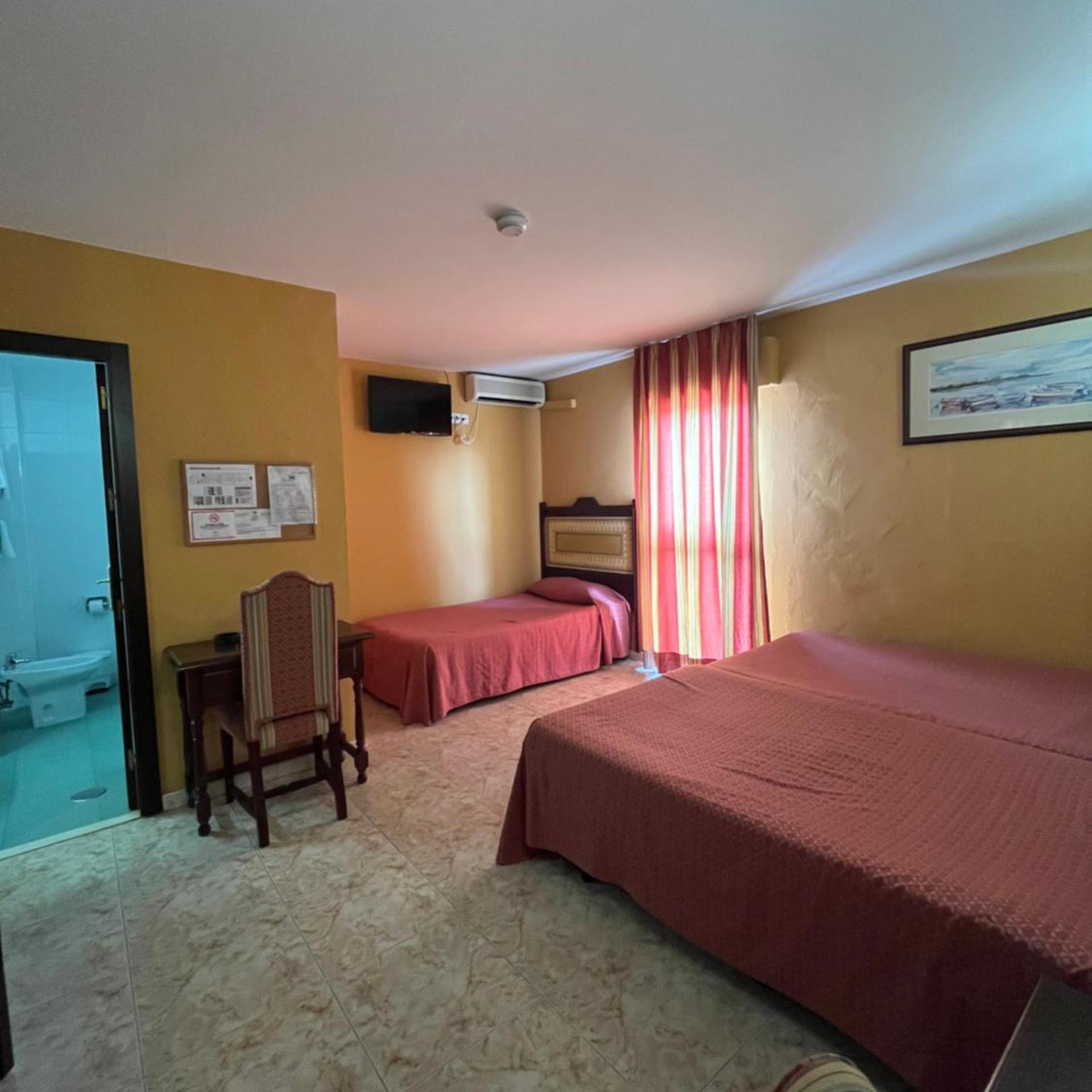 Room, Quadruple