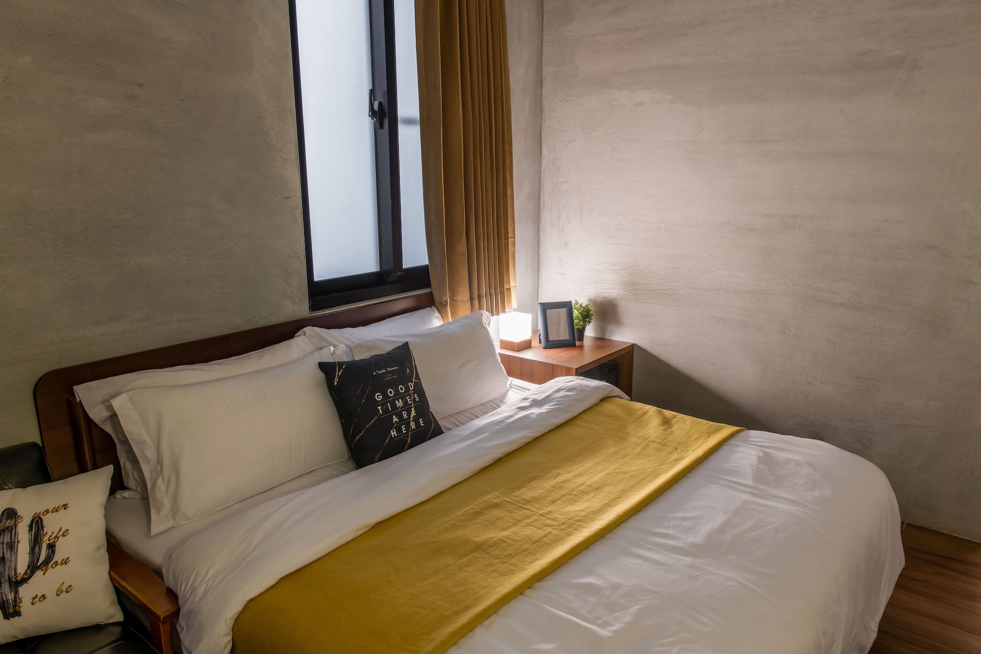 COMFORT, QUEEN BED