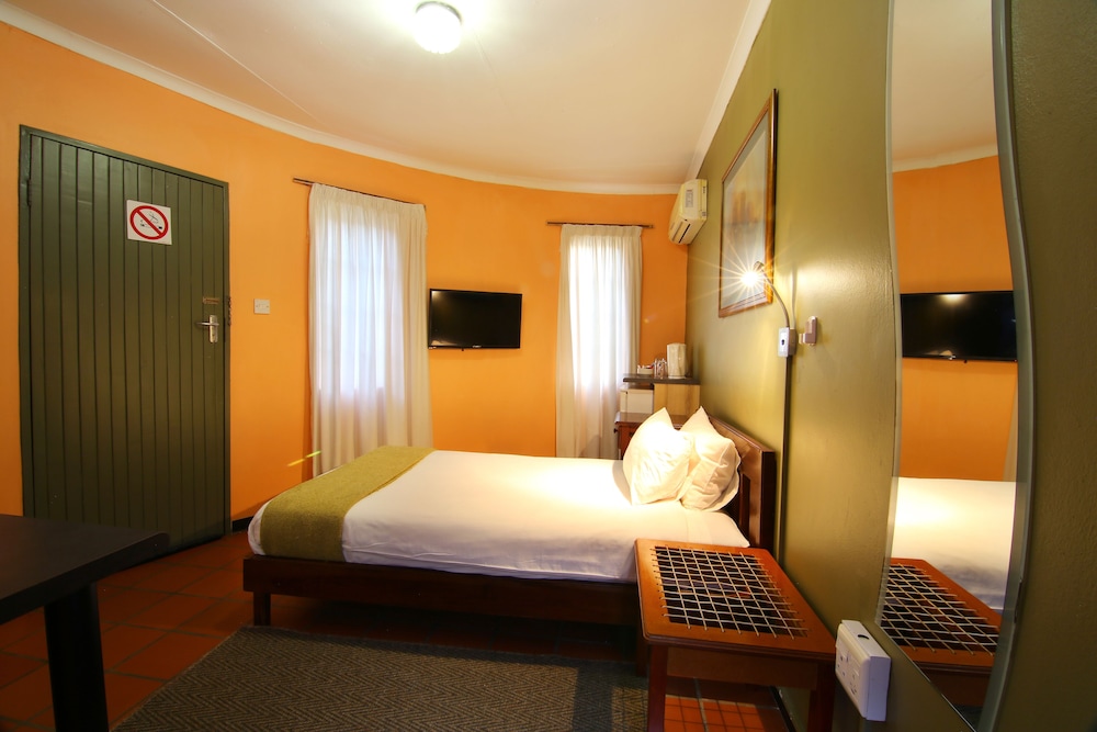 Kalahari Arms Hotel 23/69