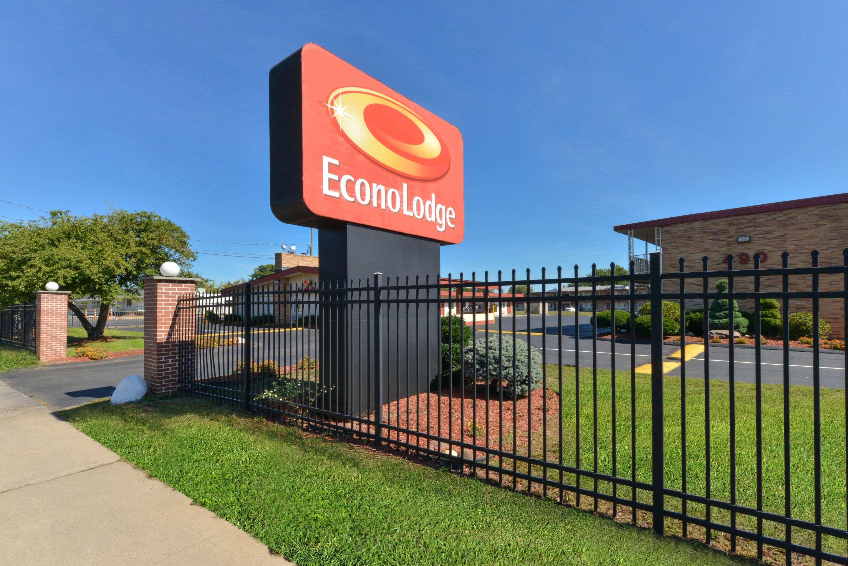 Economy Inn East Hartford CT 55/60
