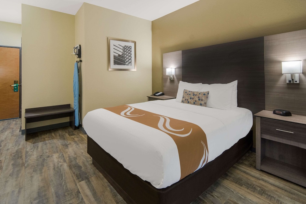 Quality Inn and Suites Roanoke Fort Worth North TX 17/46