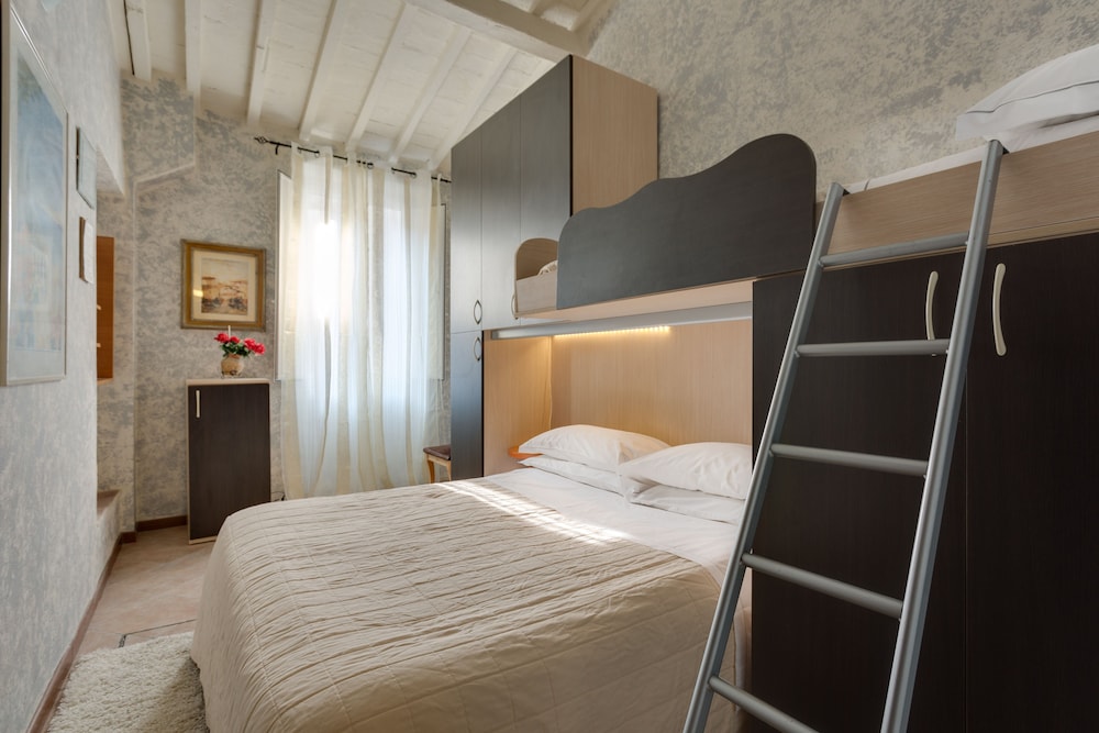 1 BEDROOM, FAMILY, TRIPLE, PRIVATE BATHROOM