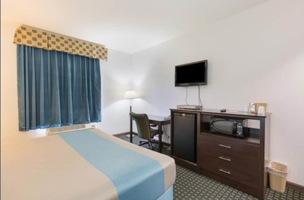 Budget Inn and Suites 13/27