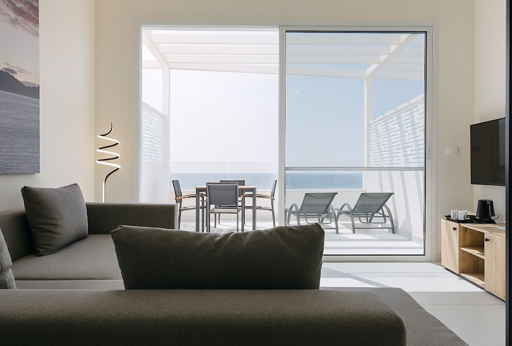 SeaRock Suites Hotel 7/15