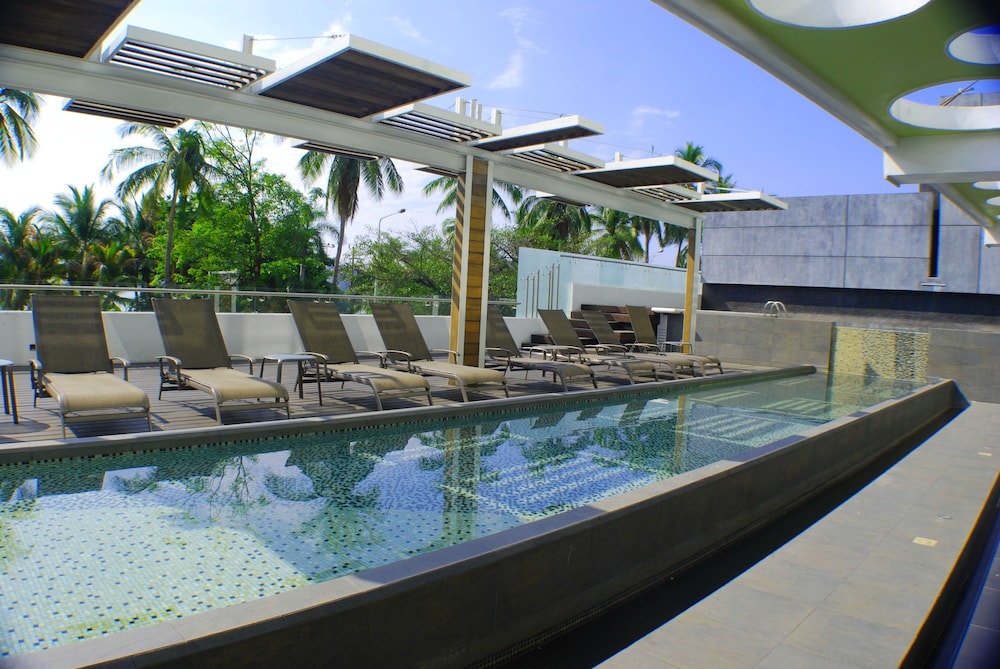 Ramada by Wyndham Acapulco Hotel and Suites 31/61