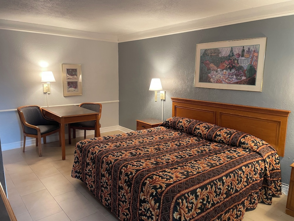 غرفة قياسية بسرير كينج