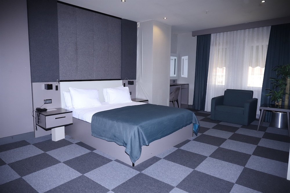 غرفة تنفيذية بسرير كينج بشرفة، Tryp By Wyndham Istanbul Sancaktepe 2/10