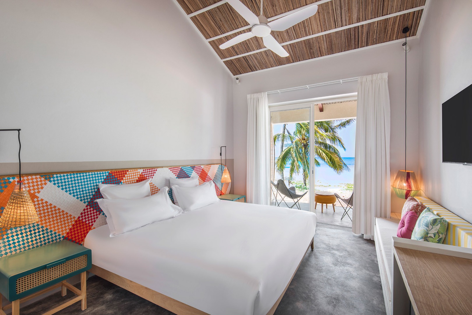 Deluxe, Beach Front