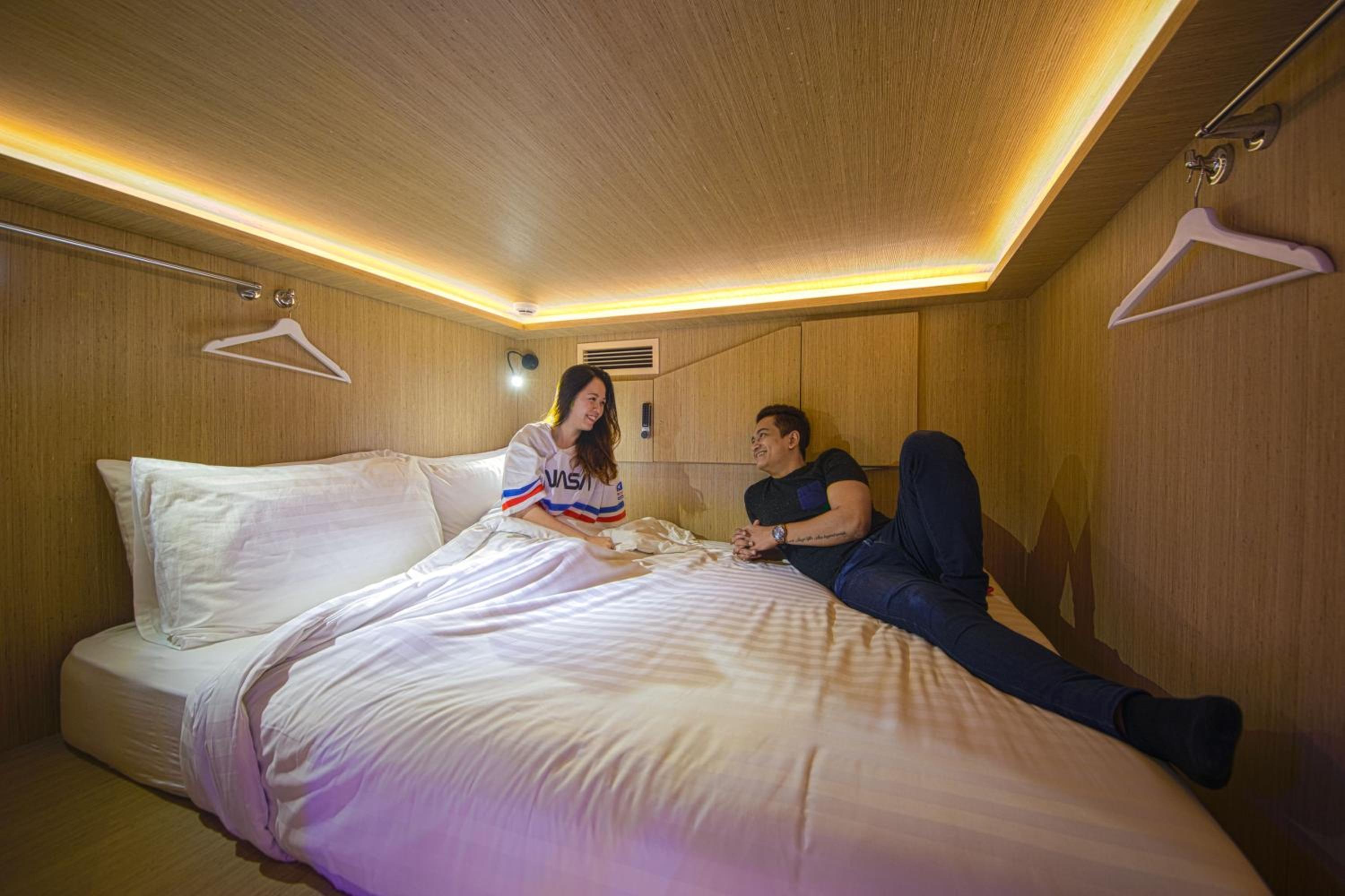Capsule, 4 Queen Beds