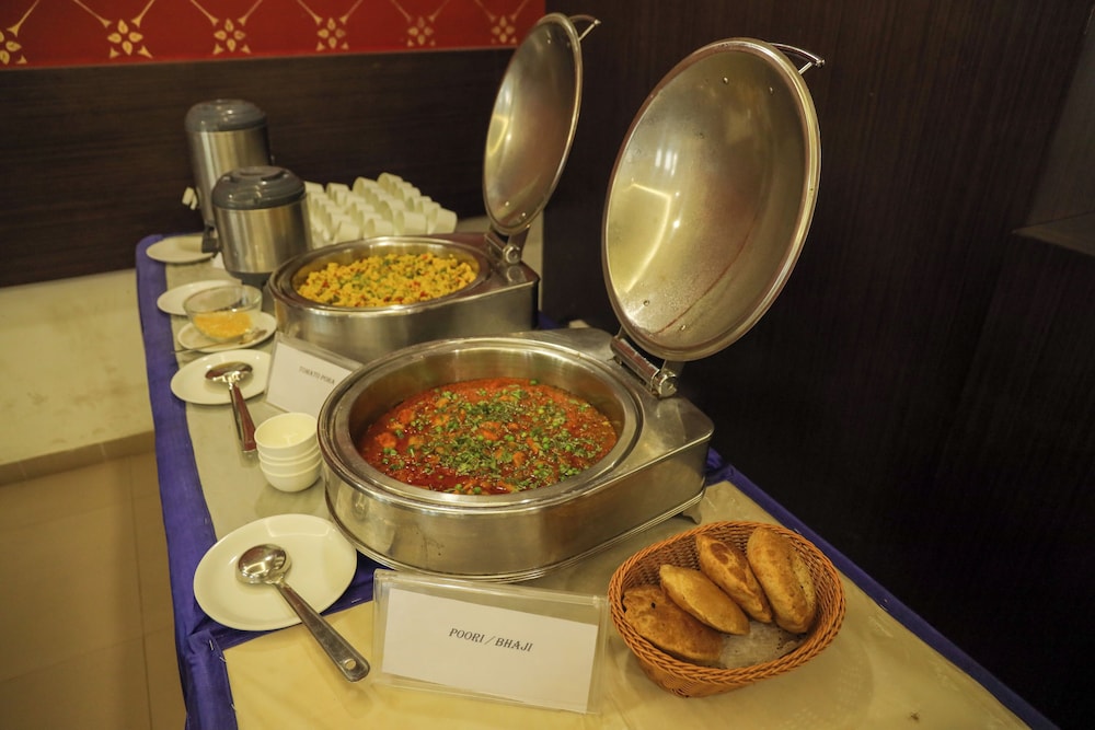 Goverdhan Greens Resort Dwarka 22/50