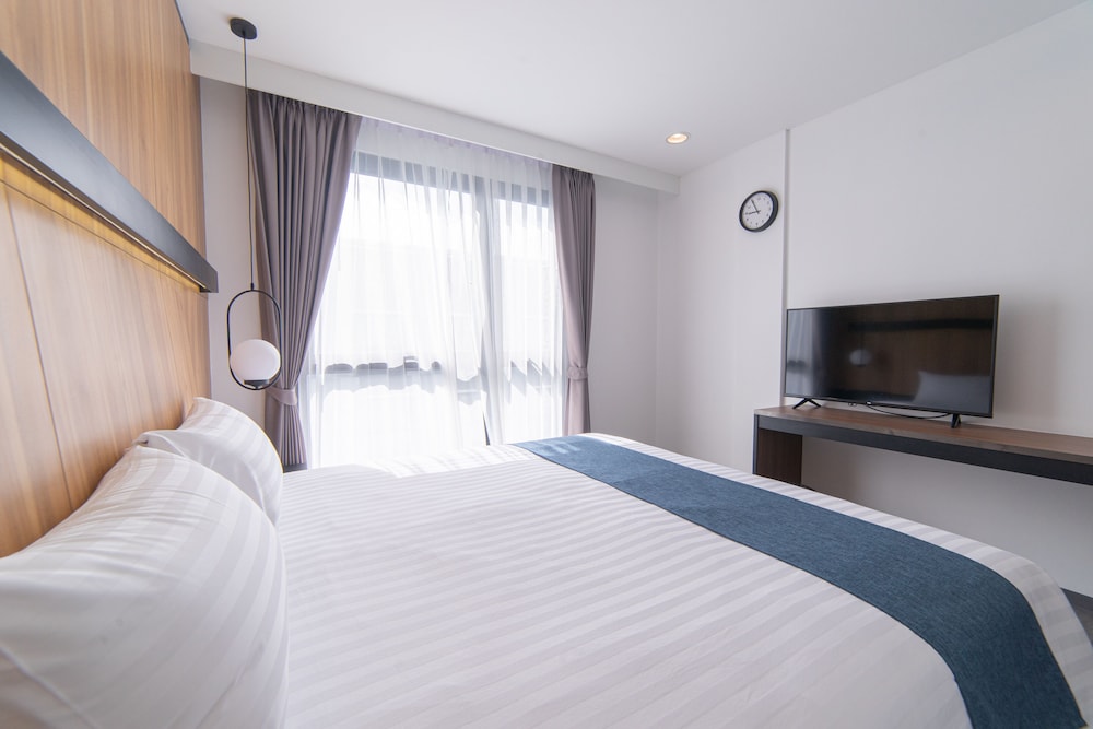 غرفة بسرير كينج بإطلالة على المسبح، Gate43 airport hotel Bangkok (SHA Plus+) 4/8