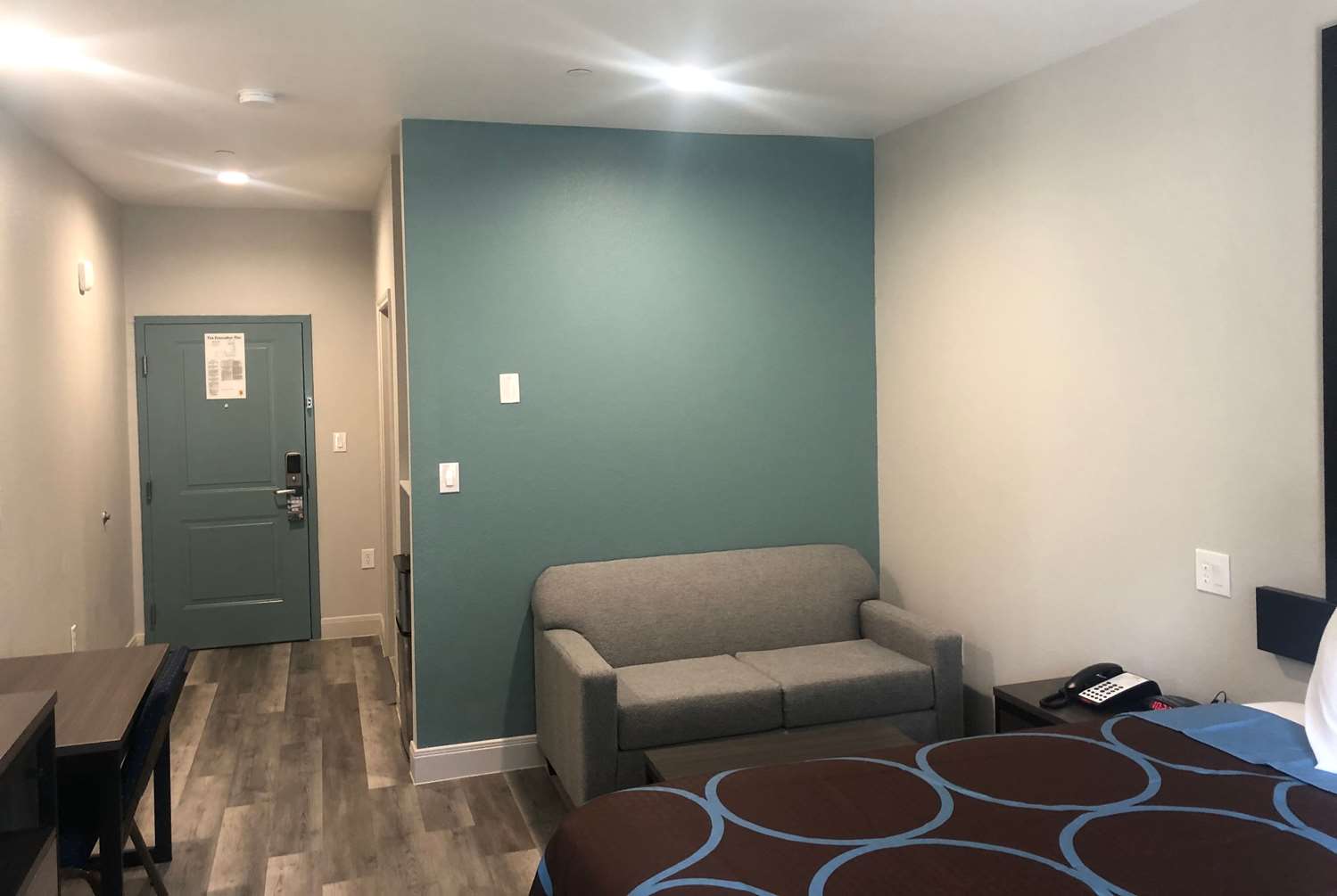 Hotel Blue Spring 15/24