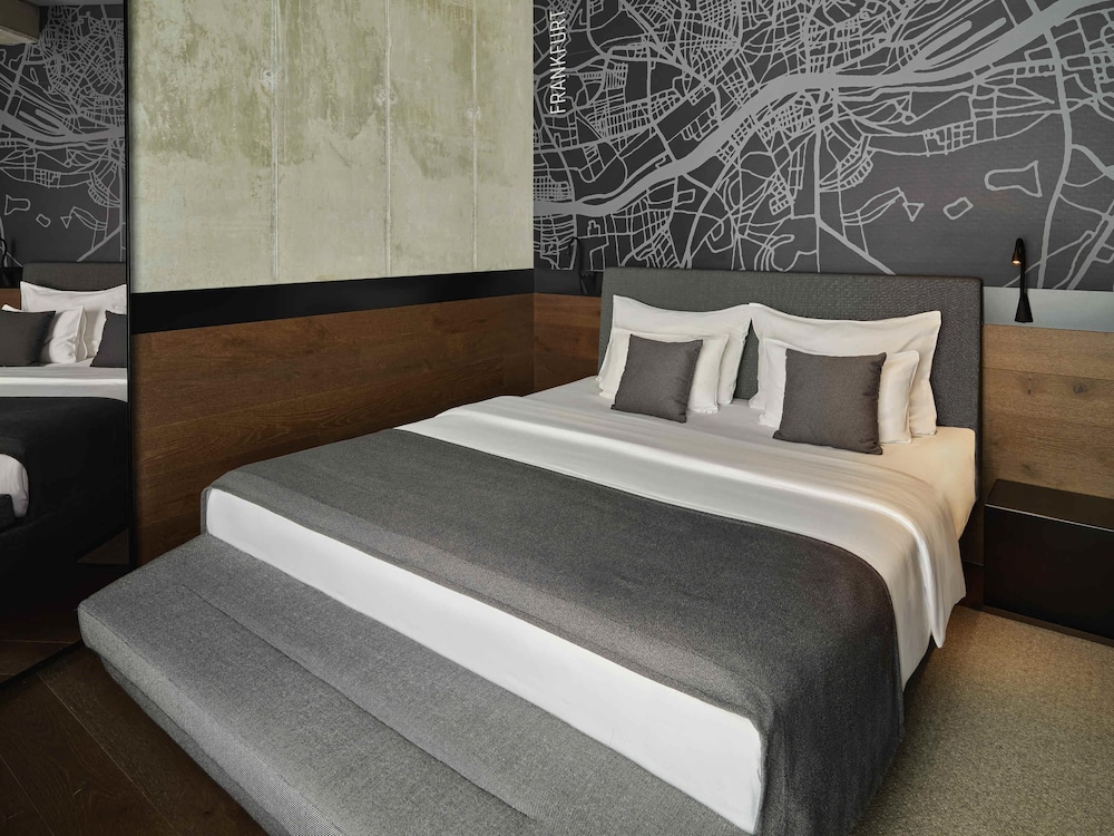 Executive, King Bed, Movenpick Zagreb 3/7