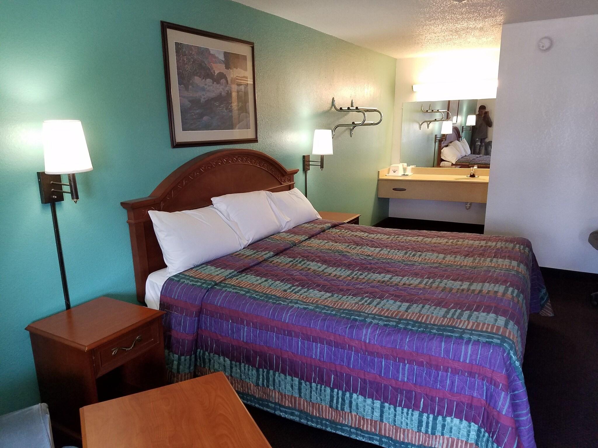 Americas Best Value Inn-Indy South 8/13