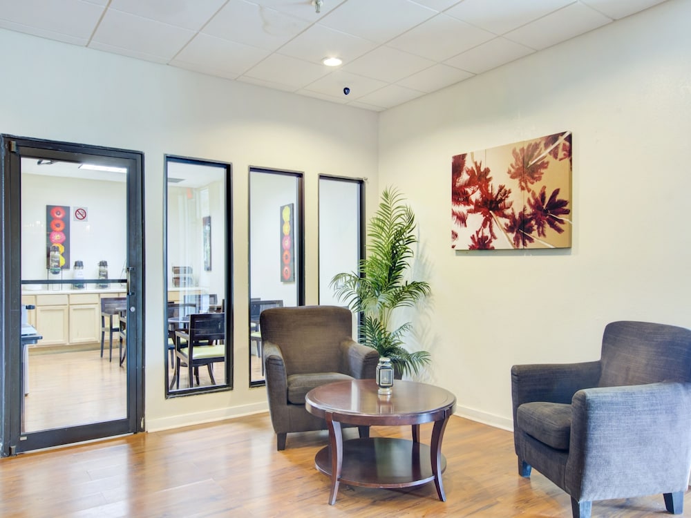 OYO Hotel Dundee By Crystal Lake 26/50