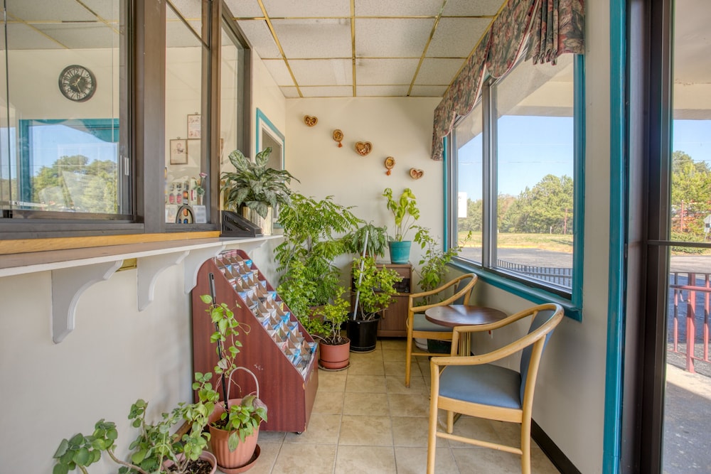 Travelers Inn By OYO, Templeton VA 36/42