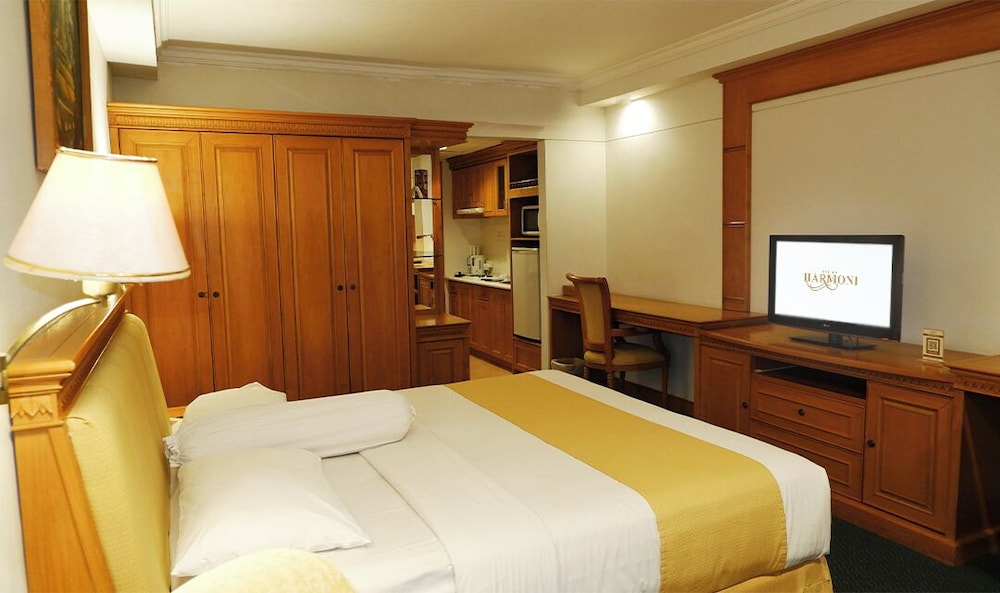 Harmoni Suites Hotel photo2