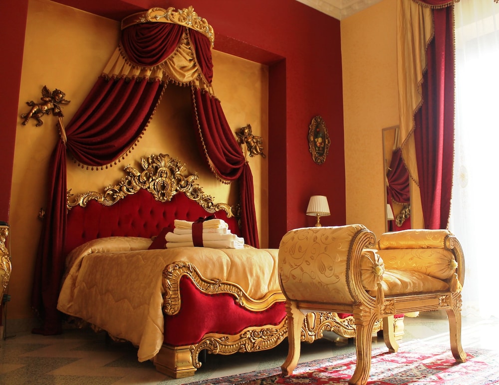 La Dolce Vita Luxury House 21/25