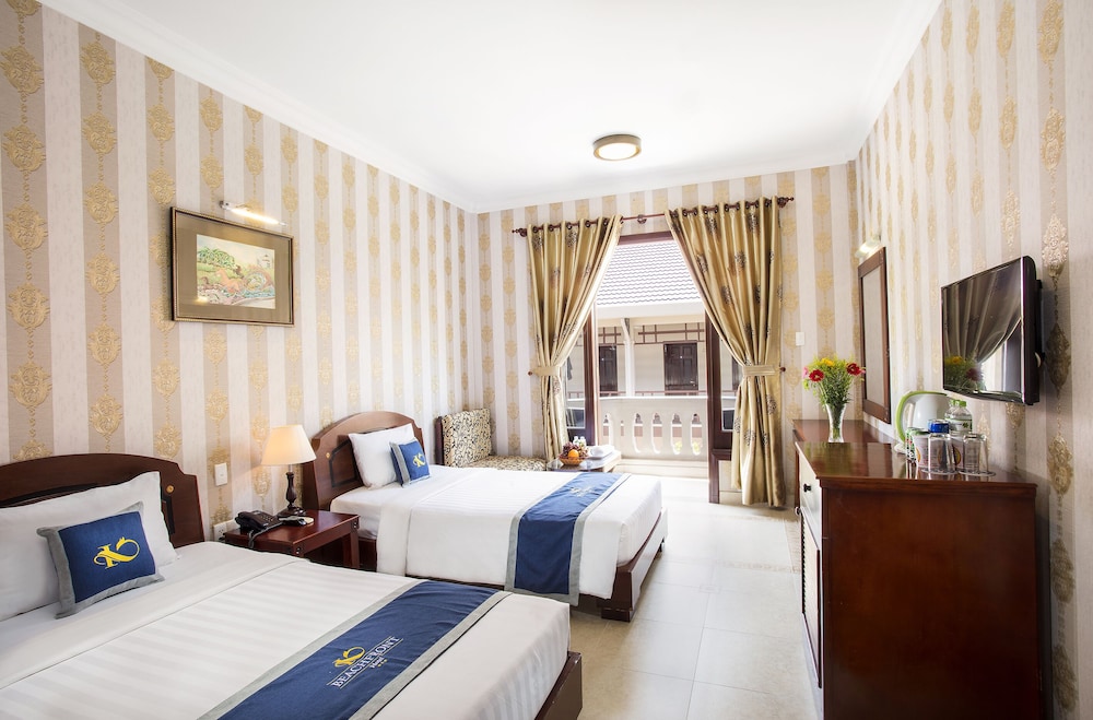 Beachfront Hotel 16/57