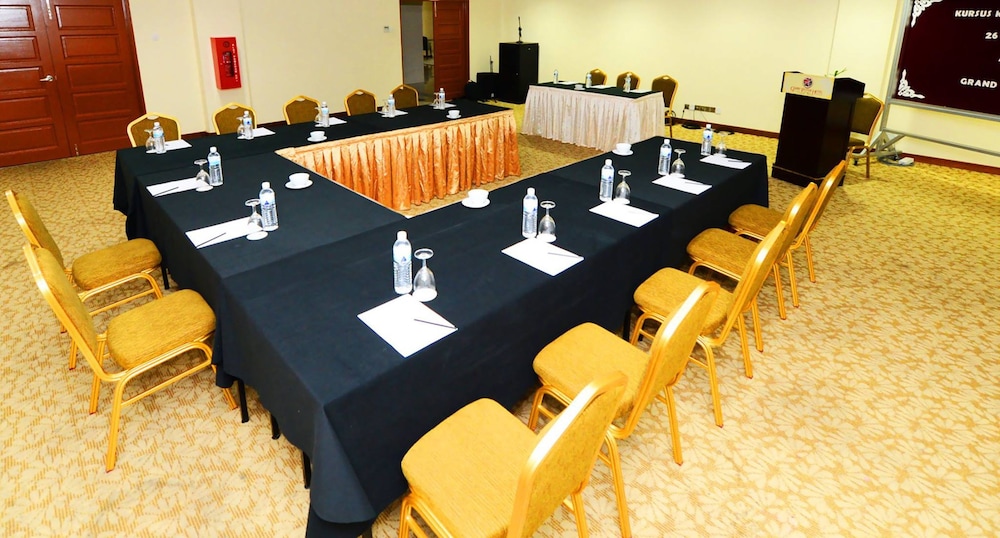 GRAND PUTERI HOTEL 12/15