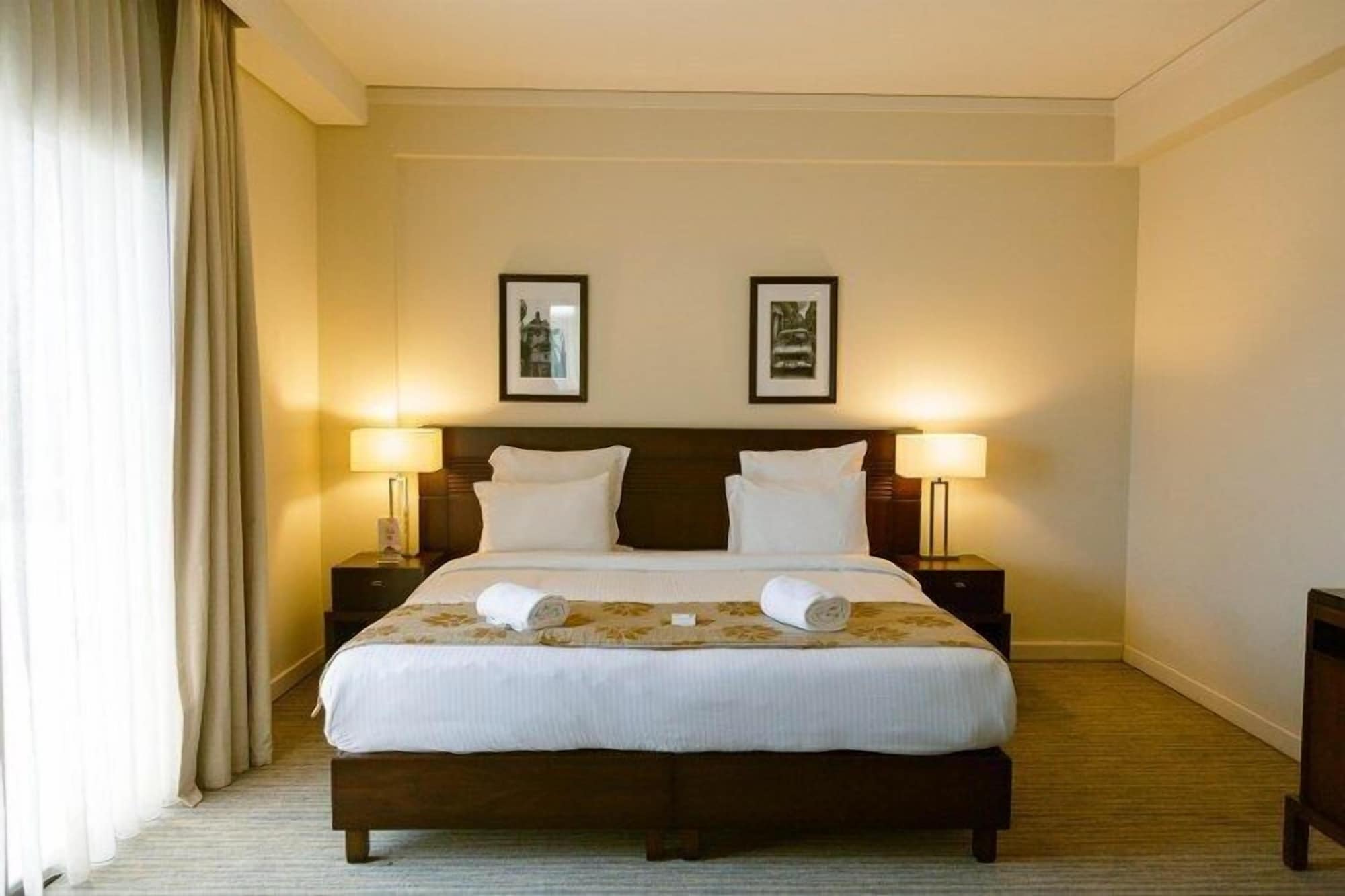 BUSINESS, SUITE, KITCHENETTE