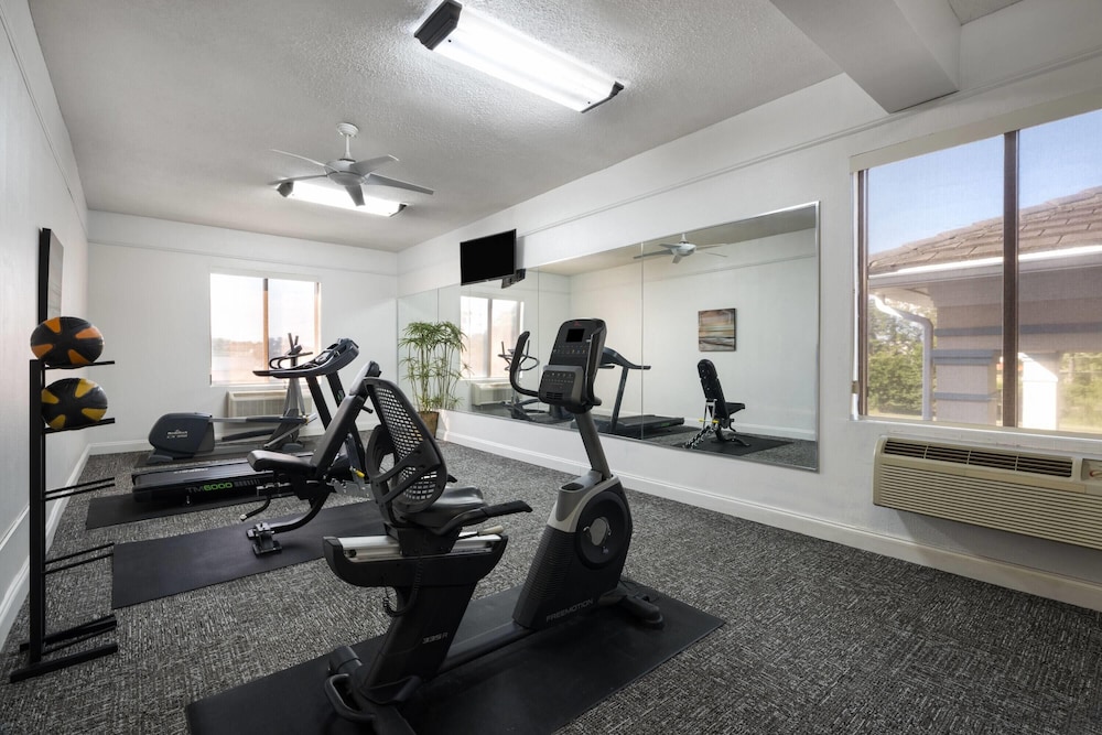 Baymont by Wyndham Savannah/Garden City 40/56