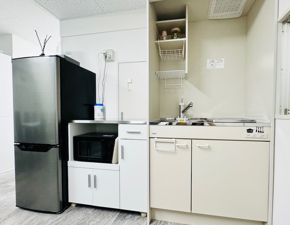 GUEST HOUSE Bs Five II 12/50