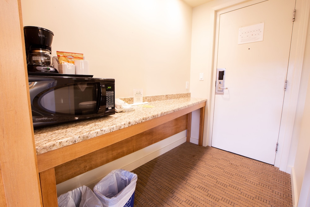 The Neighbourhood Inn — photo 4