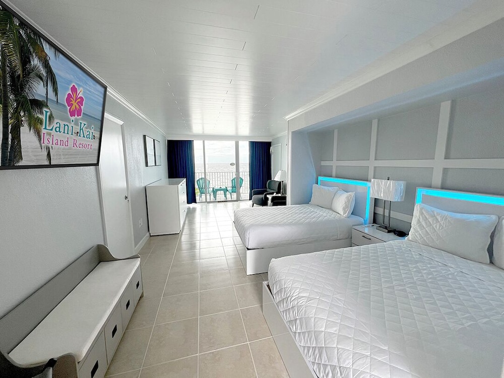 STANDARD, 2 DOUBLE BEDS, BEACH FRONT, BALCONY