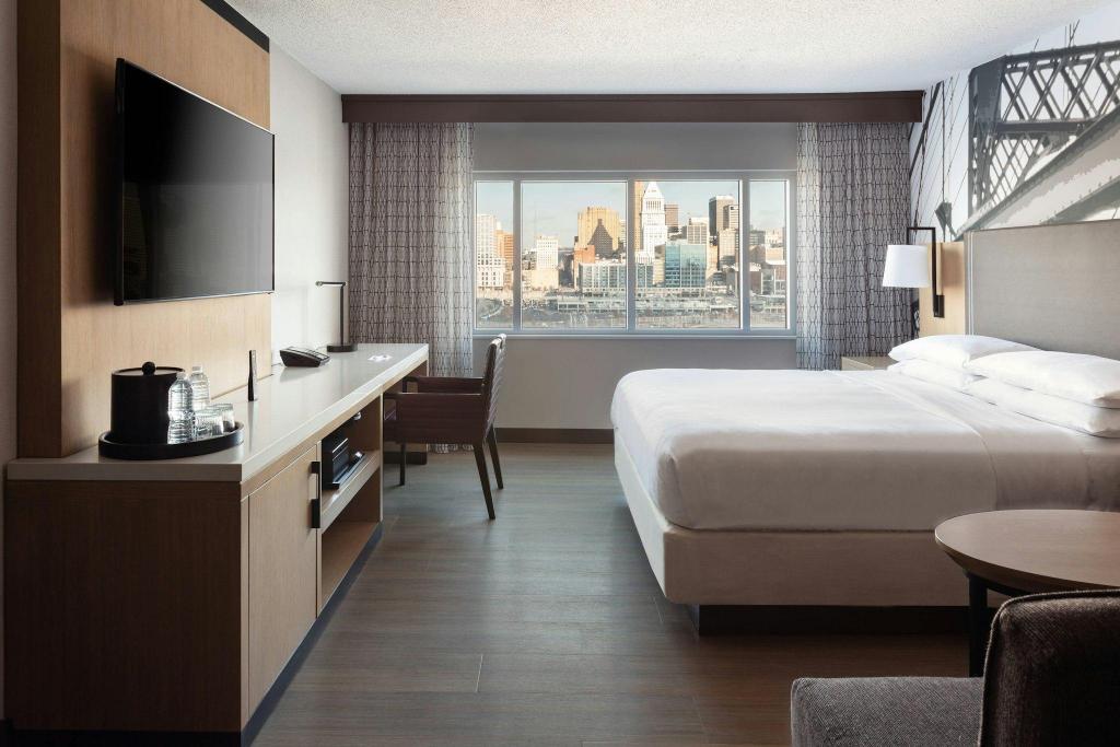 Concierge, Guest Room, King Bed, River View, High Floor