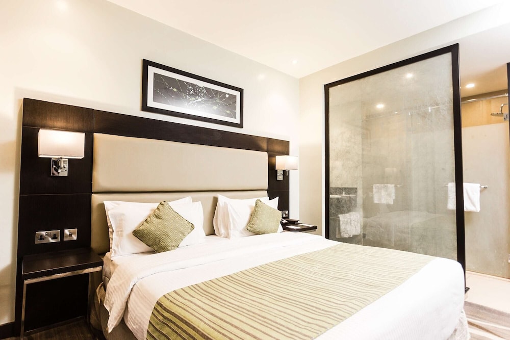 Royal Tulip Canaan Hotel 16/80