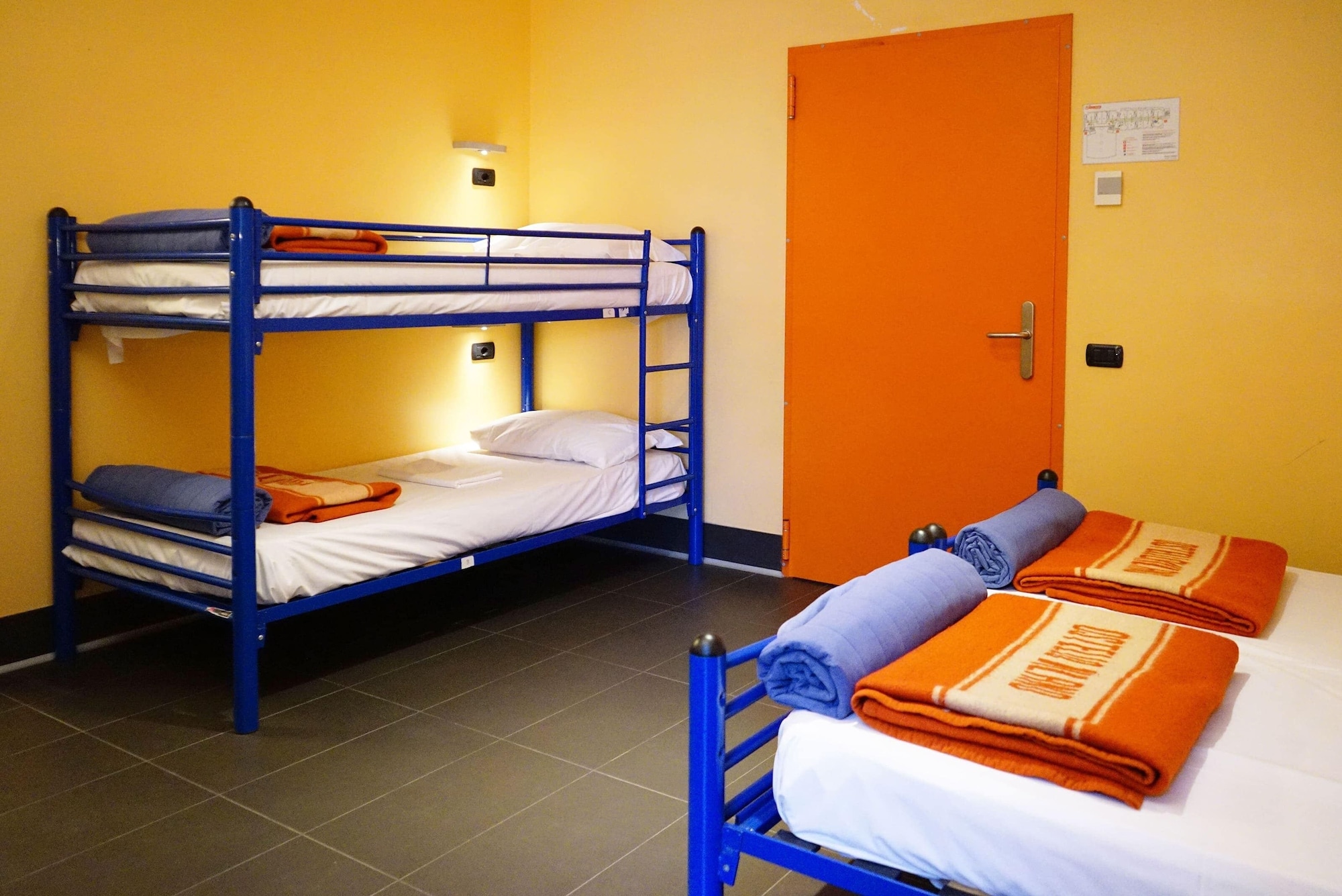 ROOM, QUADRUPLE
