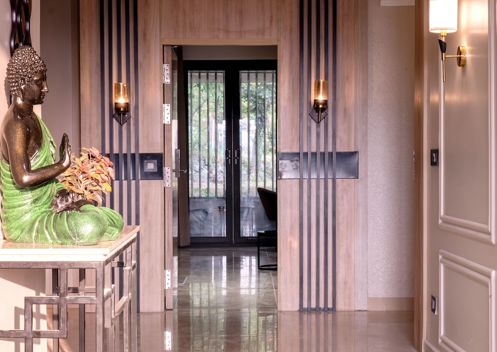 Alpine Hotel and Villas 4/22