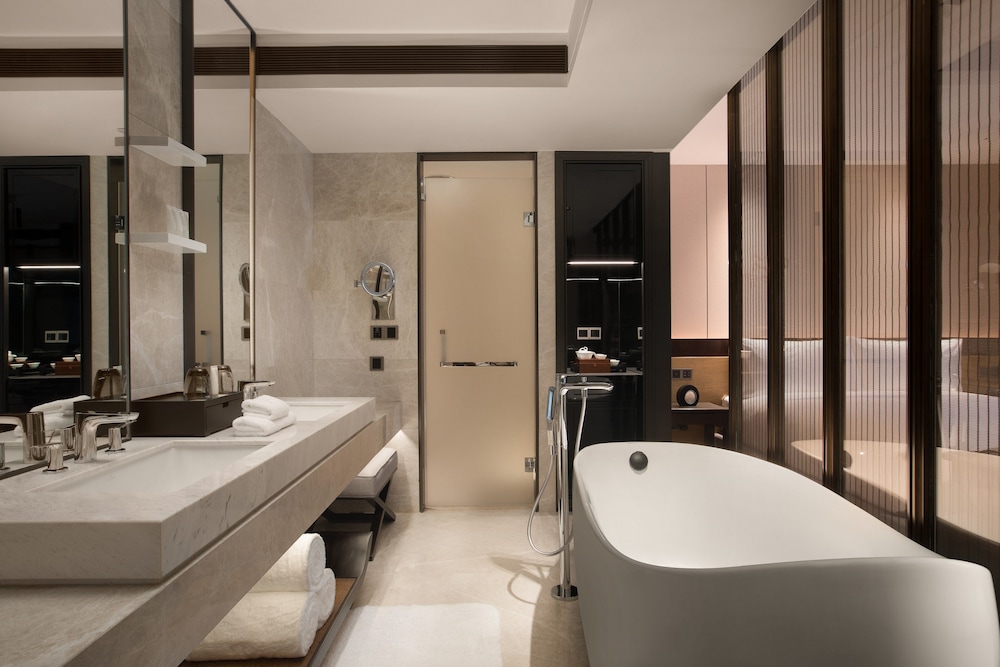 HUALUXE Xi an Tanghua 28/75