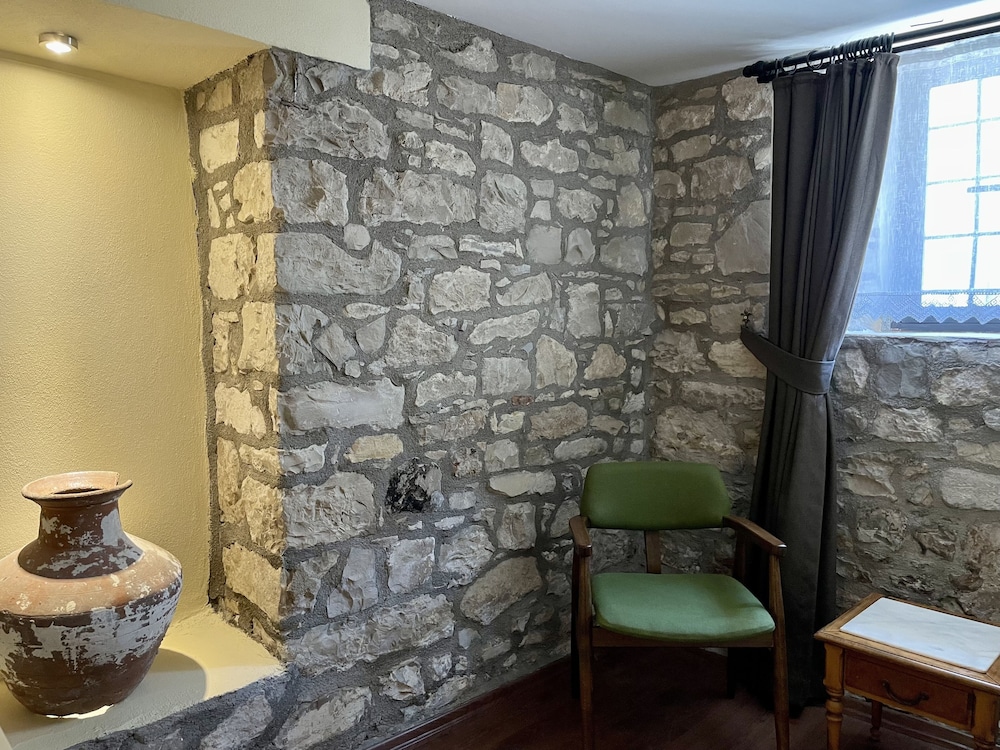 Urla Tas Konak Otel 50/50