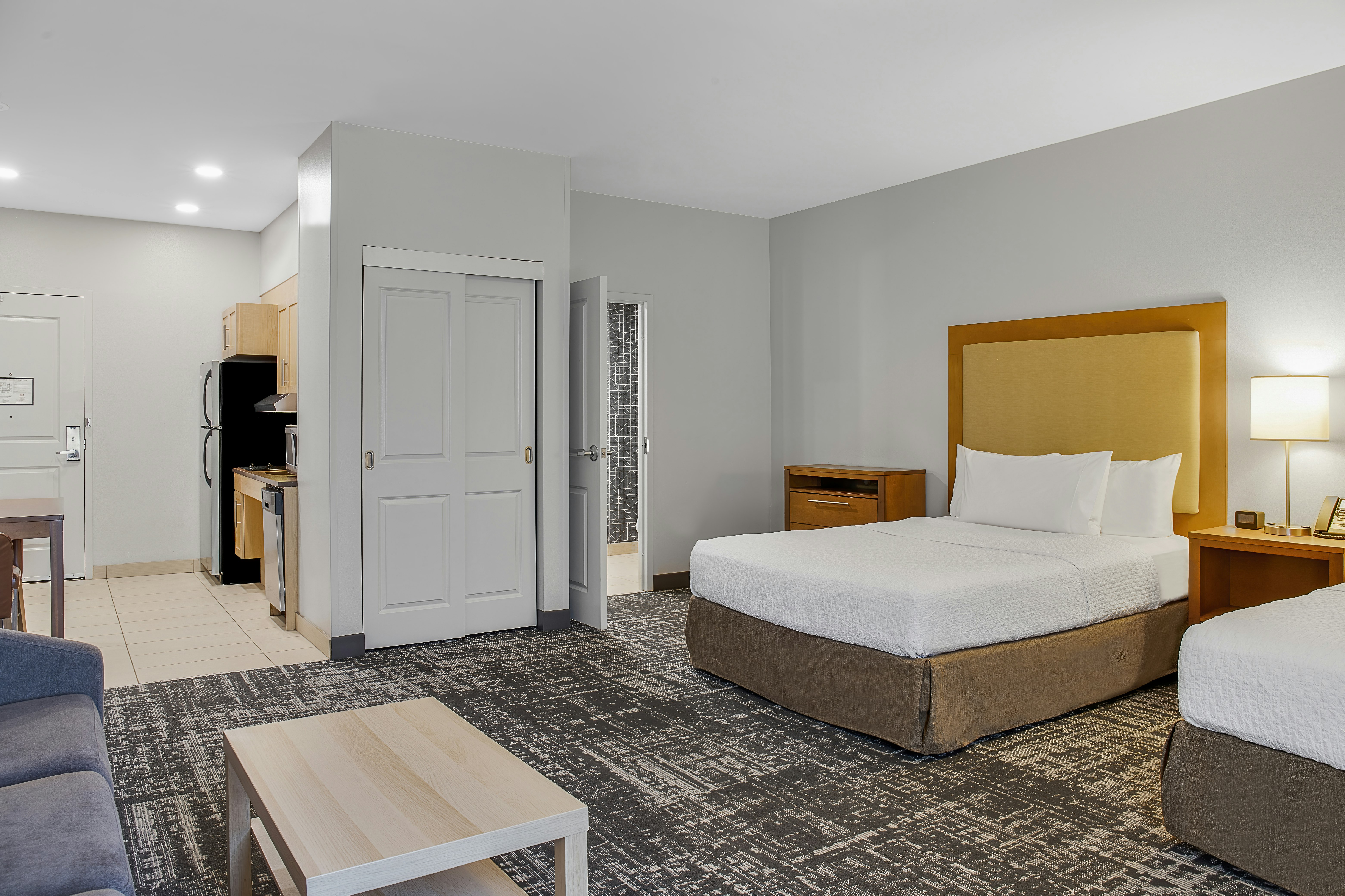 STUDIO, 2 QUEEN BEDS