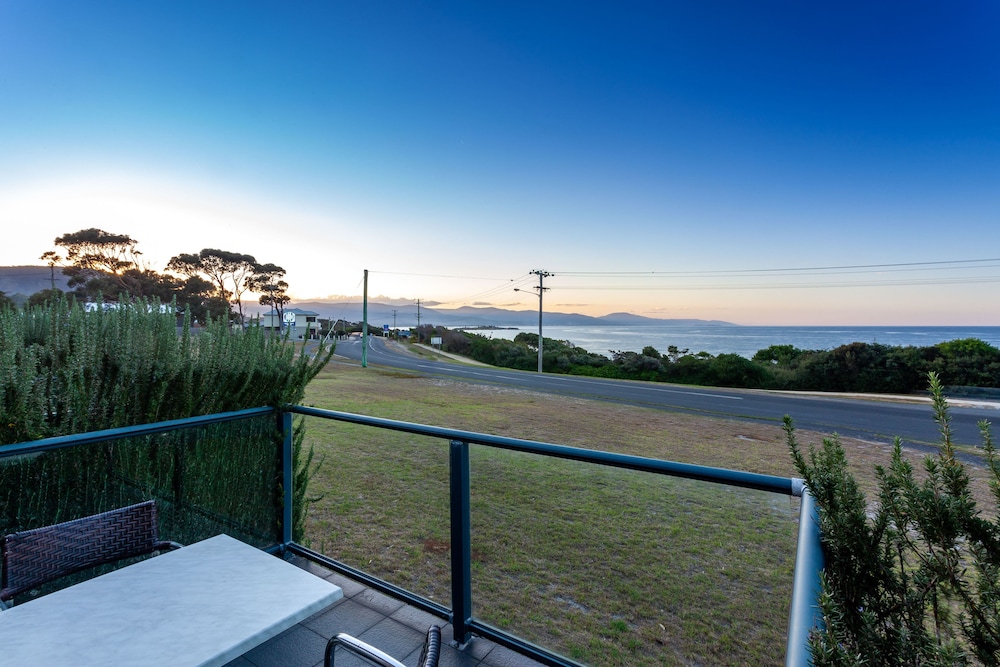 Beachfront Bicheno 28/50