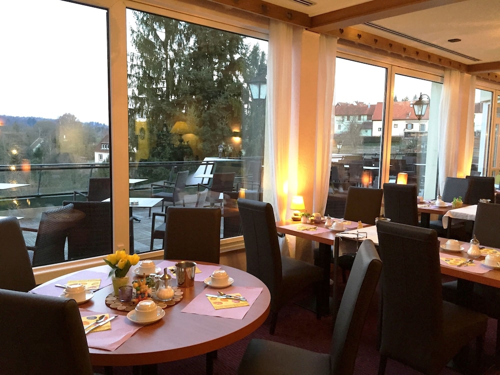HOTEL AUX TROIS ROSES 38/54
