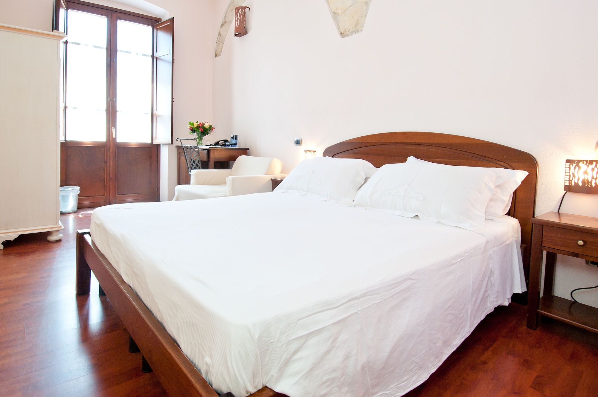 ROOM, DOUBLE BED