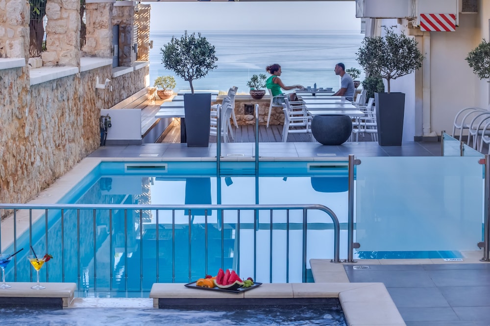 Alexis Hotel 47/87