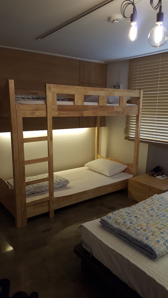 High Street Guest House 28/50