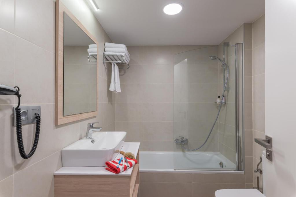 غرفة قياسية ثلاثية، Hotel Rentalmar Salou Beach 7/10