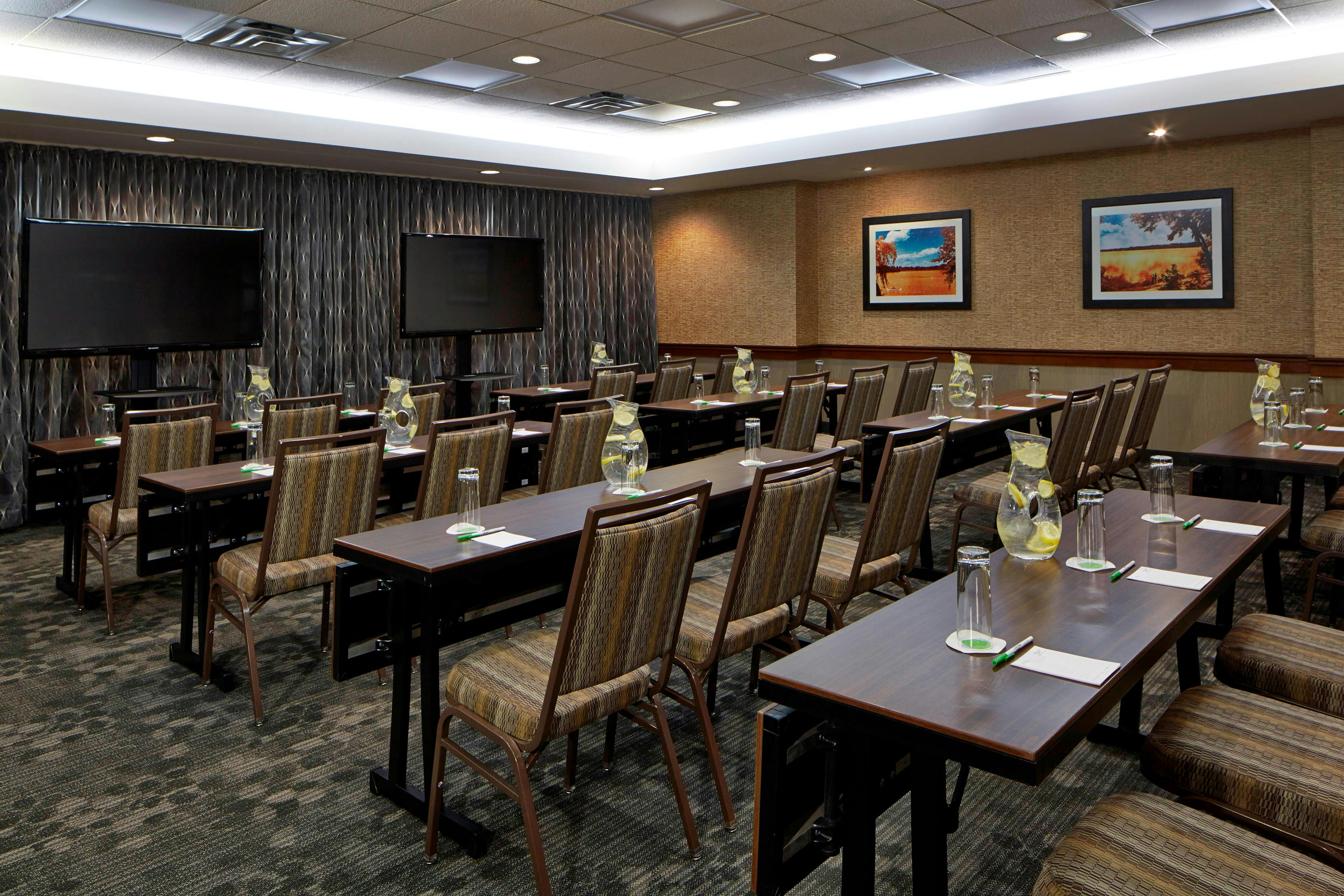 Courtyard By Marriott Bloomington By Mall Of America 29/38